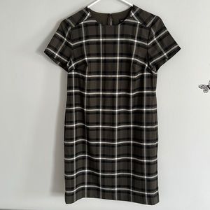 BANANA REPUBLIC POCKETED PLAID SHIFT DRESS
